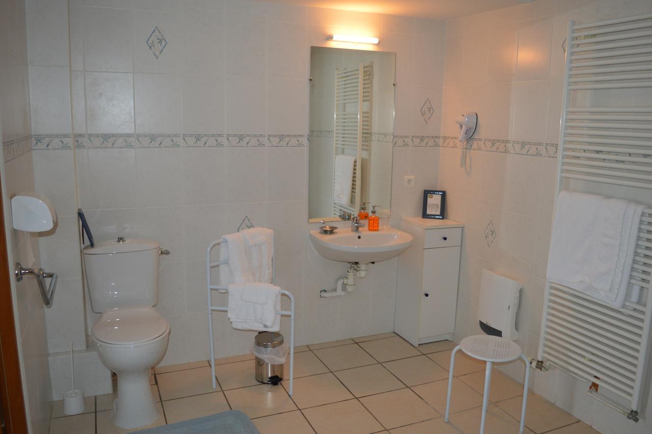 Bed and Breakfast La Janenquelle Sarry  Экстерьер фото