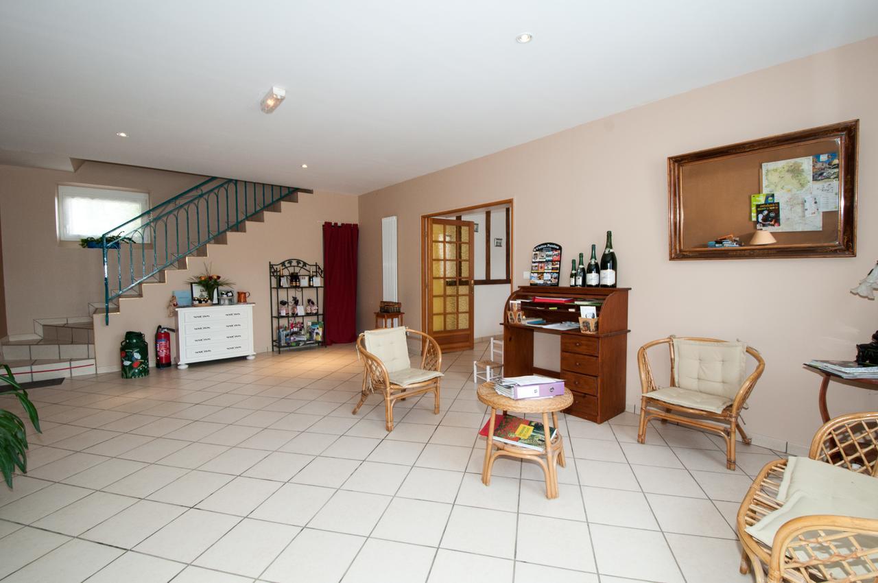 Bed and Breakfast La Janenquelle Sarry  Экстерьер фото