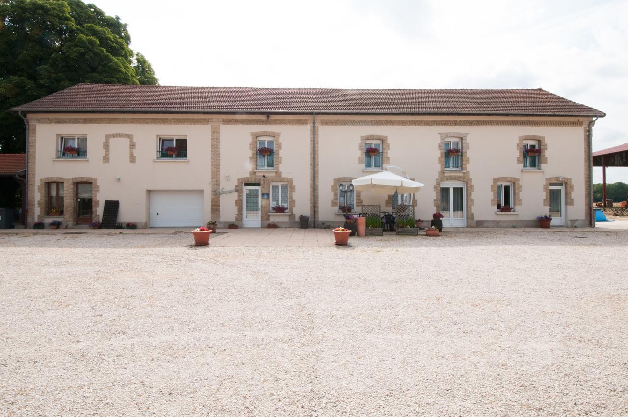 Bed and Breakfast La Janenquelle Sarry  Экстерьер фото